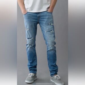 Men’s AE EUC skinny jean. 29/34 Perfect condition. Holes came patched.